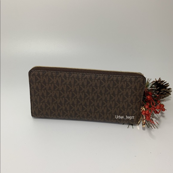 Michael Kors Jet Set Travel Large Wallet - Picture 3 of 8